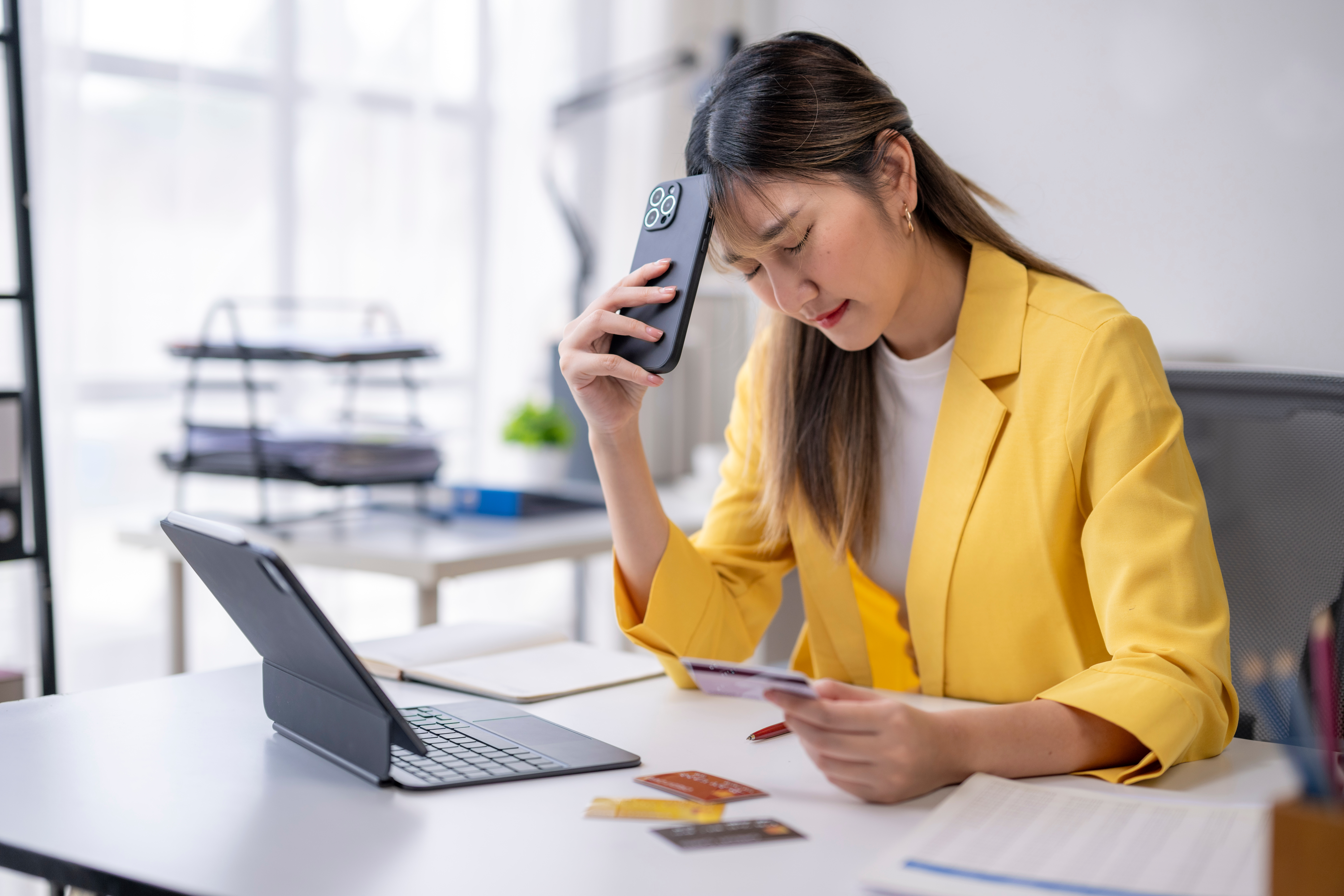The Red Flags of Recruitment Scams: What Real Recruiters Will Never Do woman experiencing a recruitment scam